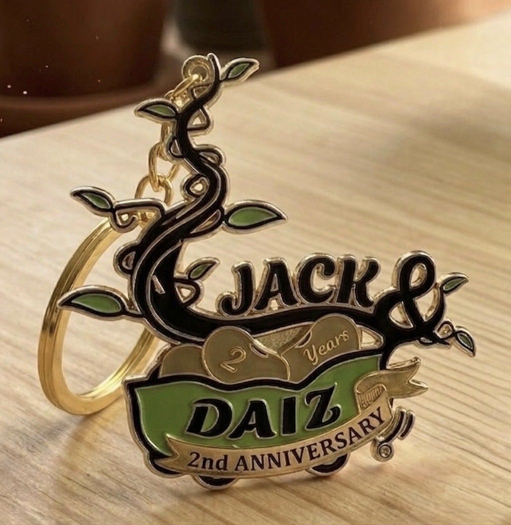 jack_and_daiz's tweet photo. 【🎉NEW GOODS🎉】

お待たせ致しました🔥JACK &amp; DAIZからついにステッカー(5種類)、周年キーホルダー(数量限定)が追加されました！

���テッカーはなんとGt.vo SOYの直筆オリジナルステッカーになります！ポップで可愛いイラストになっています。

LIVE物販でお待ちしております！ https://t.co/bHbXpHDCJS