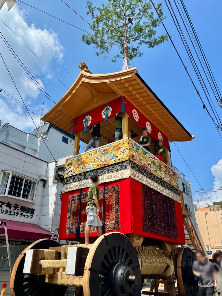 petite_3e's tweet photo. 祇園祭さんぽ🏮
黒主山
鷹山
大船鉾⚓️ちょうど曳き初めの試し曳き？が始まりすごい迫力！緊張感と楽しさが伝わってきて、私も仲間になりたい♪笑 https://t.co/sQ11nlbh96