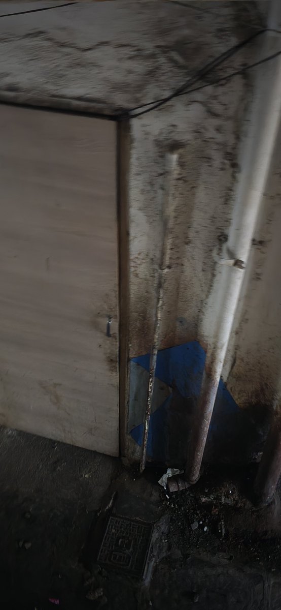 ameyk86's tweet photo. @Tukaram_IndIAS 
Hello sir please find attached photos of DOminos pizza Shivaji park Mahim 400016 outlet.
They dont keep clean. Please take action. https://t.co/oWCRAG5wzN