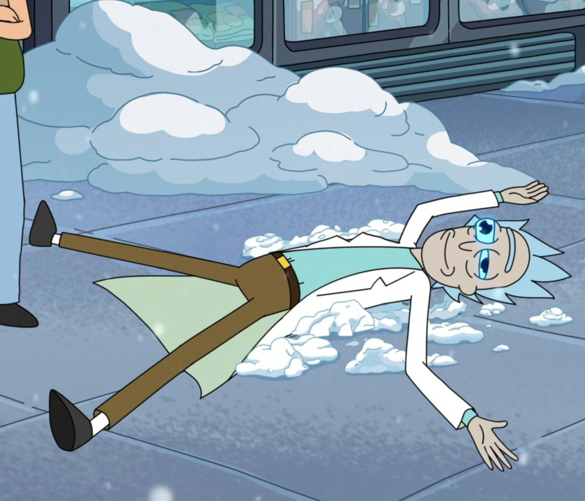 AquileZC137's tweet photo. Weird blue thing on the floor https://t.co/oMXRHHWfev