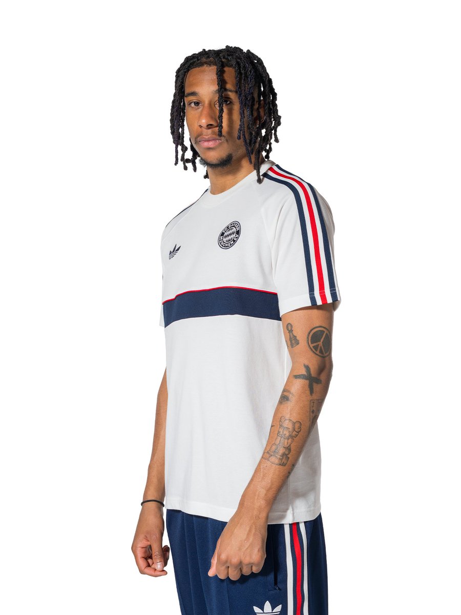 AllForOlise's tweet photo. 📷｜Michael models for Bayern Munich 26/27 Away T-shirt https://t.co/K1DUxmNm8L