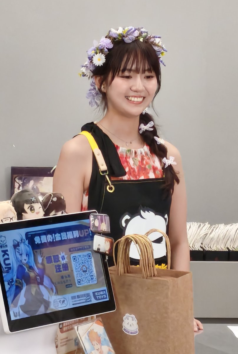 bjtswk's tweet photo. 上周六去了特利迦女主丰田露娜一日店长活动，见到了非常亲切可爱的露娜本人，还一起合影，而且活动前随意穿的服装完美跟露娜的服装搭配到了好开心，期待露娜下次有机会再来上海。#特利迦奥特曼 @Runa_Toyoda0717 https://t.co/TX9jtNJzm4