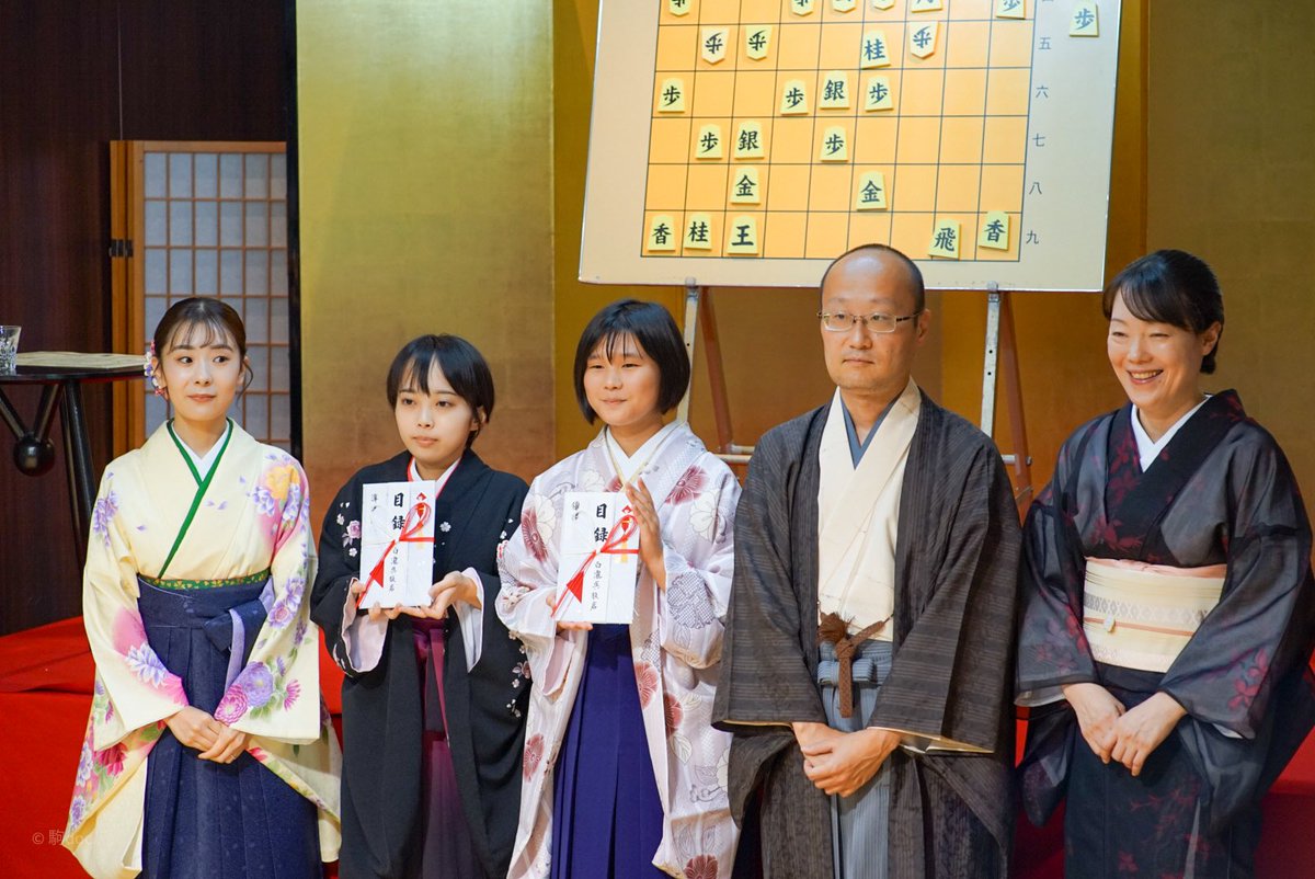 komadoc's tweet photo. 第20回記念 白瀧あゆみ杯争奪 新人登竜門戦

表彰式の後、全員での記念撮影が行われました。
#白瀧あゆみ杯 https://t.co/HqSLZW0TLV