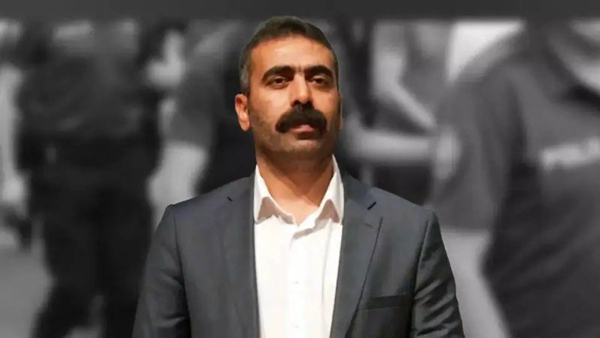 sputnik_TR's tweet photo. ⚡️⚡️Diyarbakır Büyükşehir Belediyesi Eş Başkanı Doğan Hatun görevinden istifa ettiğini duyurdu https://t.co/33E36hiDYT