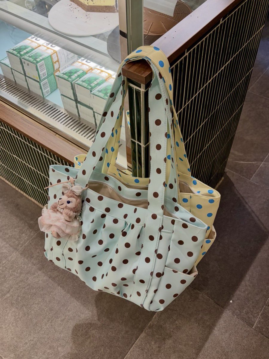 Peepinkshop's tweet photo. กระเป๋าที่จุของได้ครบจบในใบเดียว ด้านในกว้างมาก Polka dotน่ารัก ใบละ 290.- ส่งฟรี มัดจำได้ค่า https://t.co/hAim8NBVax