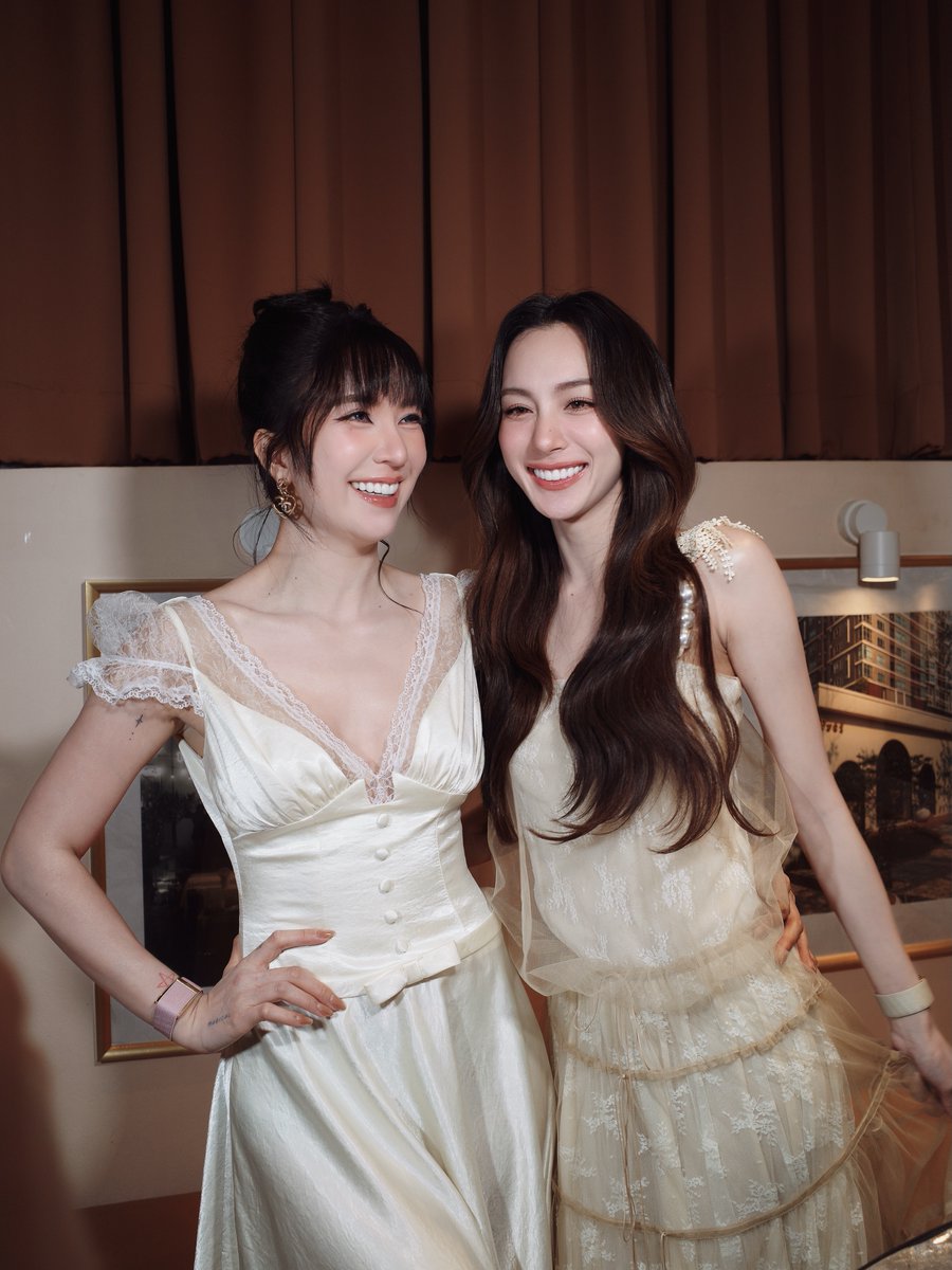 ononmmofficial's tweet photo. Actress Enjoy ( @Enjoyyotdrr ) and June ( @JUNE_NANNIRIN ) in our Céna Dress and Ellie Dress by ONONMM at BABY BRIGHT WITH ENJOY JUNE
#ONONMM #SecretDateEnjoyJune #BabyBrightXEnjoyJune #EnjoyJune #เอนจอยจูน #Enjoyyotdr #Junenannirin https://t.co/hpxMzdo2BT