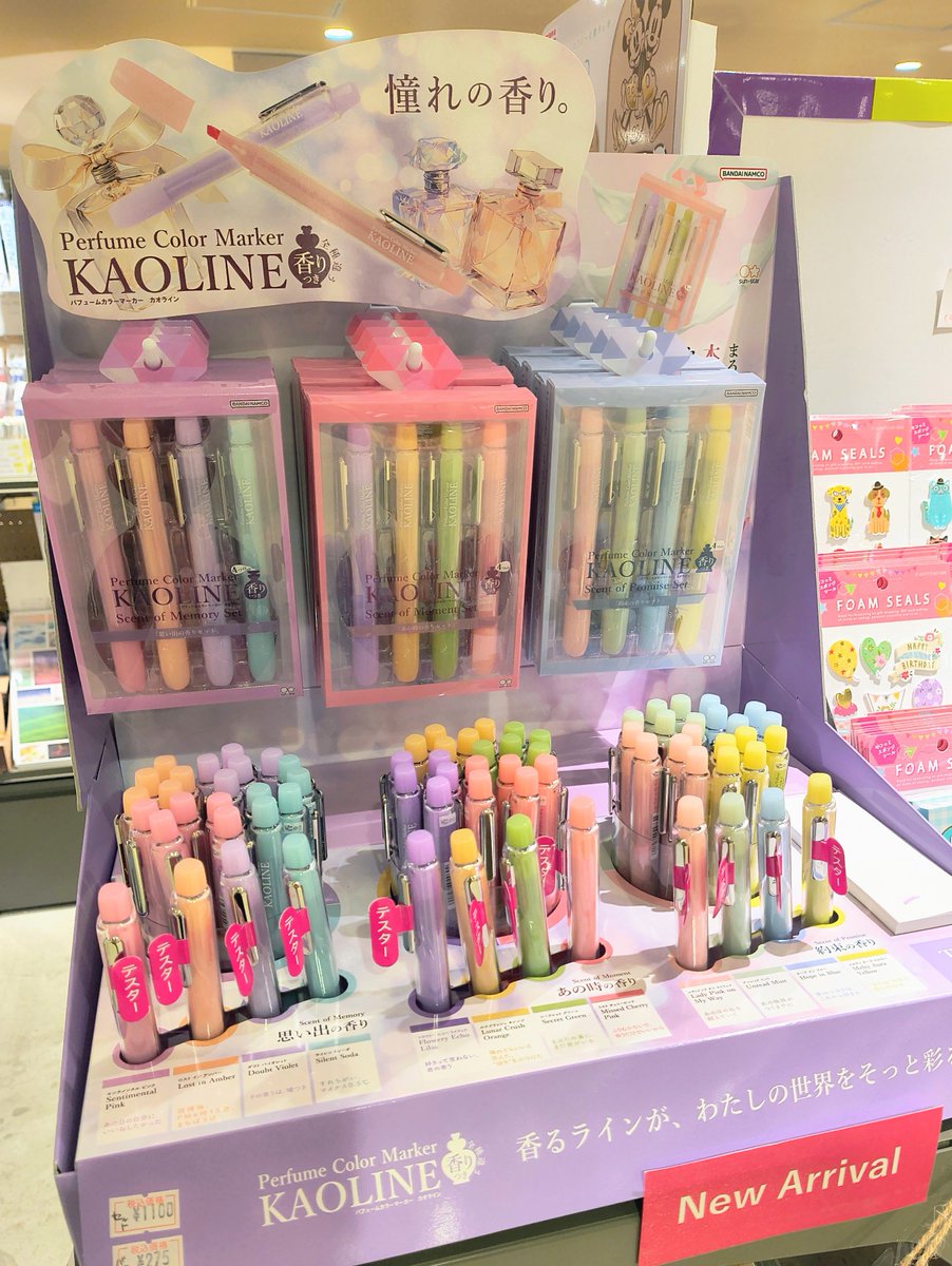 sumiyoshikoiwa's tweet photo. 文具新入荷のお知らせです!📩
#サンスター文具
パフュームカラーマーカー
#KAOLINE✨
色合いもとってもかわいいマーカーなのですが、注目はその“香り“!
キャップを外すと、香水を参考にした豊かな香りが広がります!
書いて感じて楽しめるステキなマーカー!!
店頭にて販売中です💍✨ https://t.co/3HkkGI38i9