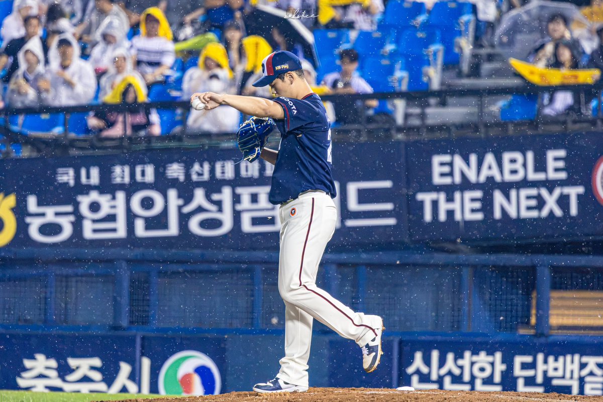 flying_ds's tweet photo. 저번 달에 익명깅이 요청해주셨던 원정 올드단추 이병헌!!
좀 많이 늦었지만… 사진 많이 가져왔으니 봐주세요…😂😂

병헌 선수는 네이비가 정말 찰떡…👍🏻
ps. 인스타에 사진 쪼꼼 더 있어요!!

📸 insta. @ solstice__29
#날비픽 #두산베어스 #이병헌 https://t.co/yt9EB9ABWl
