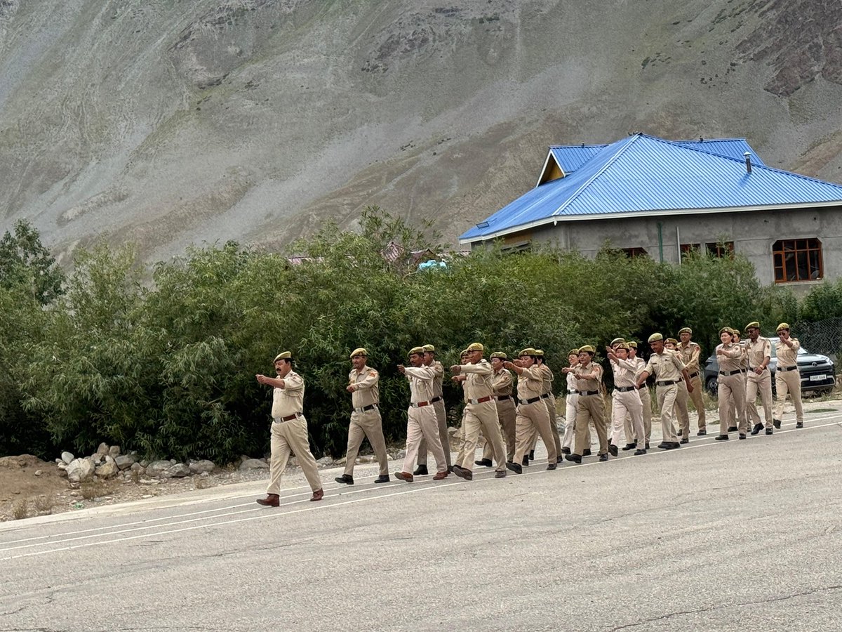 ZanskarPolice's tweet photo. District Police Zanskar conducted its weekly Monday Parade at Helipad Ground, Padum. The parade included turnout inspection and drill exercises. Personnel were briefed to maintain discipline, professionalism, vigilance and physical fitness to ensure effective policing
@DGP_Ladakh https://t.co/R1JdMkThZ8