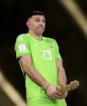 AlejandroS99407's tweet photo. @loloutlaw Que puta vergüenza. No dieron la talla ni como futbolistas ni como personas. Todo un pais retratado. No saben ni ganar, cómo van a saber perder. 🇪🇸🇪🇸🇪🇸 https://t.co/89YccgQ5na