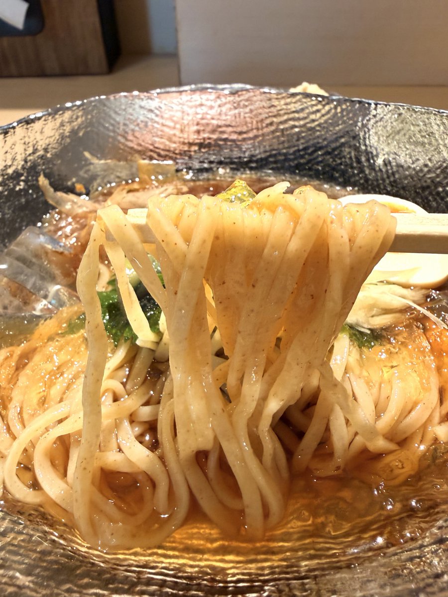 PrettyWTSPR's tweet photo. ツルモチの自家製平打ち麺がのどごしもよく
しっかりしめられていて
めちゃくちゃ美味しかった😋
大盛りってできたのかな🤔
 #すだちと昆布の雫
 #中華蕎麦あお木 https://t.co/NyZA4Ic83m