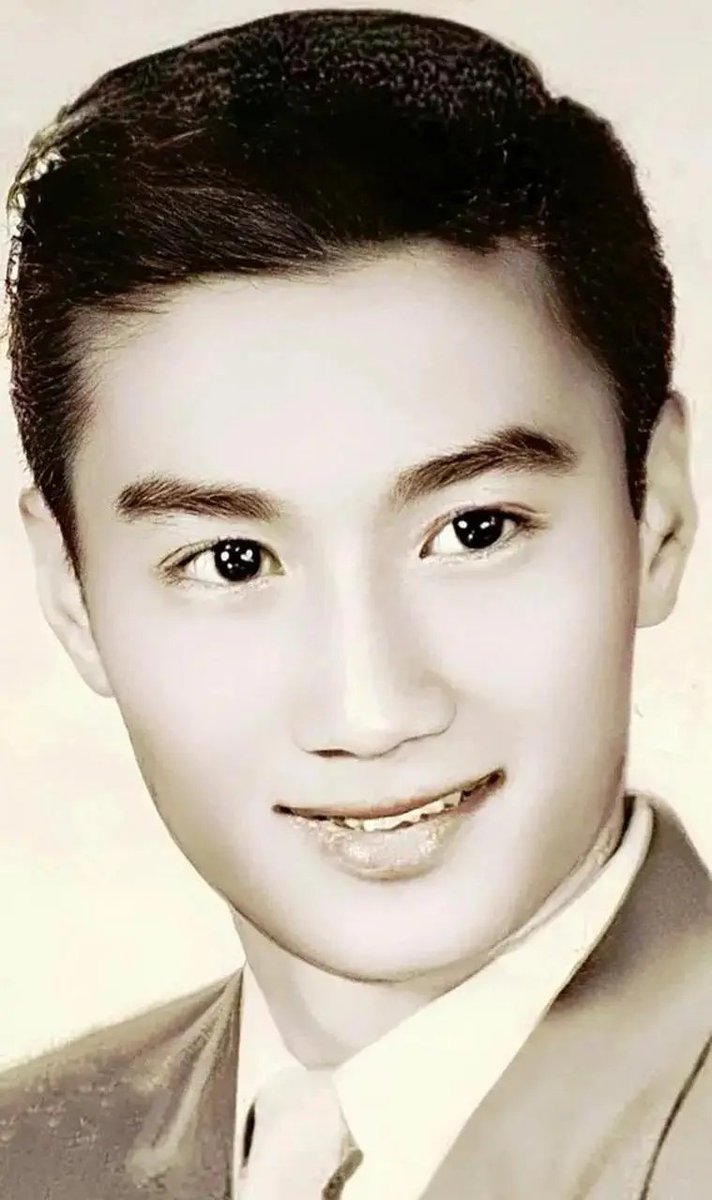 Jadtrrguson's tweet photo. 谢霆锋爸爸谢贤离世了

享年89岁

年轻时候也是长得很周正的 https://t.co/d0t2LqcCm9