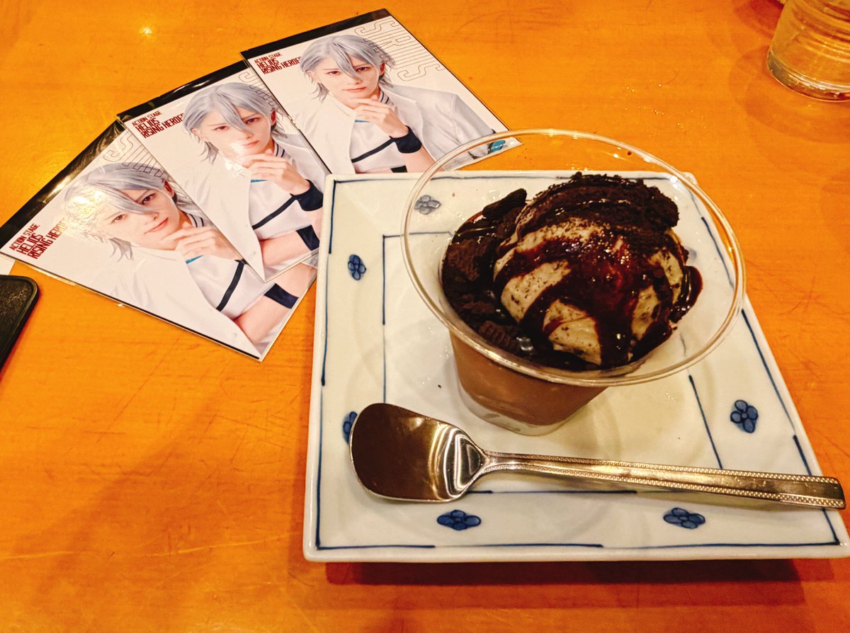 rk11v's tweet photo. ランブロ買ったらすごい被り方しました
奪還阻止しようとしてる笑 https://t.co/f6efVhpS9r