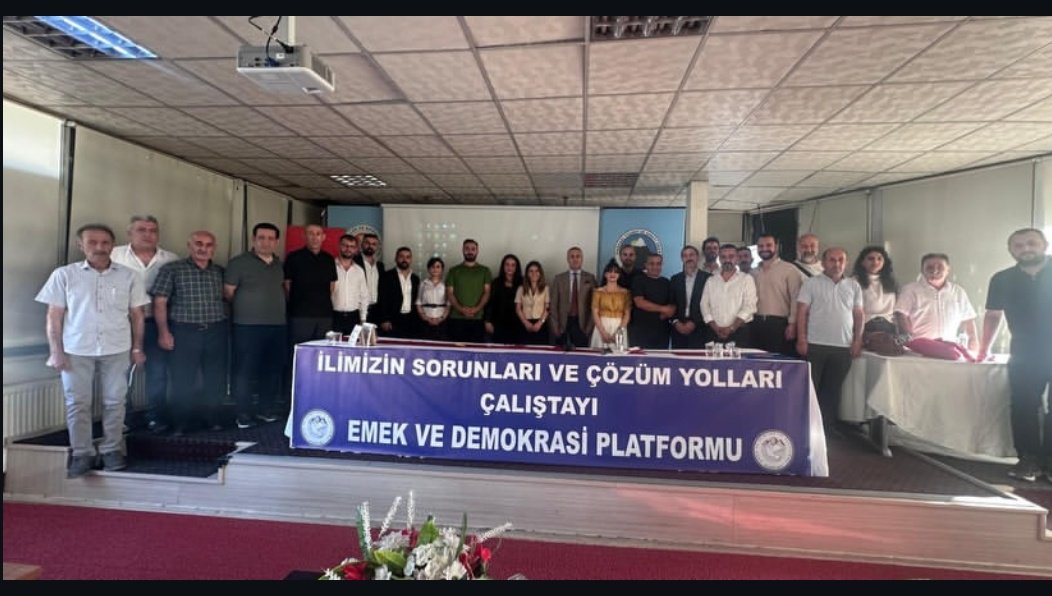 YUKADER_'s tweet photo. Hakkâri Emek ve Demokrasi Platformu tarafından düzenlenen "Hakkâri'nin Sorunlarına Çözüm Arıyoruz" çalıştayına Yüksekova Kadın Derneği olarak katıldık. Kadın ve çocukların yaşadığı hak ihlallerini, sahadaki gözlem ve deneyimlerimiz doğrultusunda dile getirerek çözüm önerilerimizi paylaştık.

Kadınların ve çocukların haklarına erişimin güçlendiği, eşit ve adil bir yaşam için birlikte mücadele etmeye ve çözüm üretmeye devam edeceğiz. #YUKADER #KadınHakları #ÇocukHakları #Hakkâri #Dayanışma #Hakİhlalleri