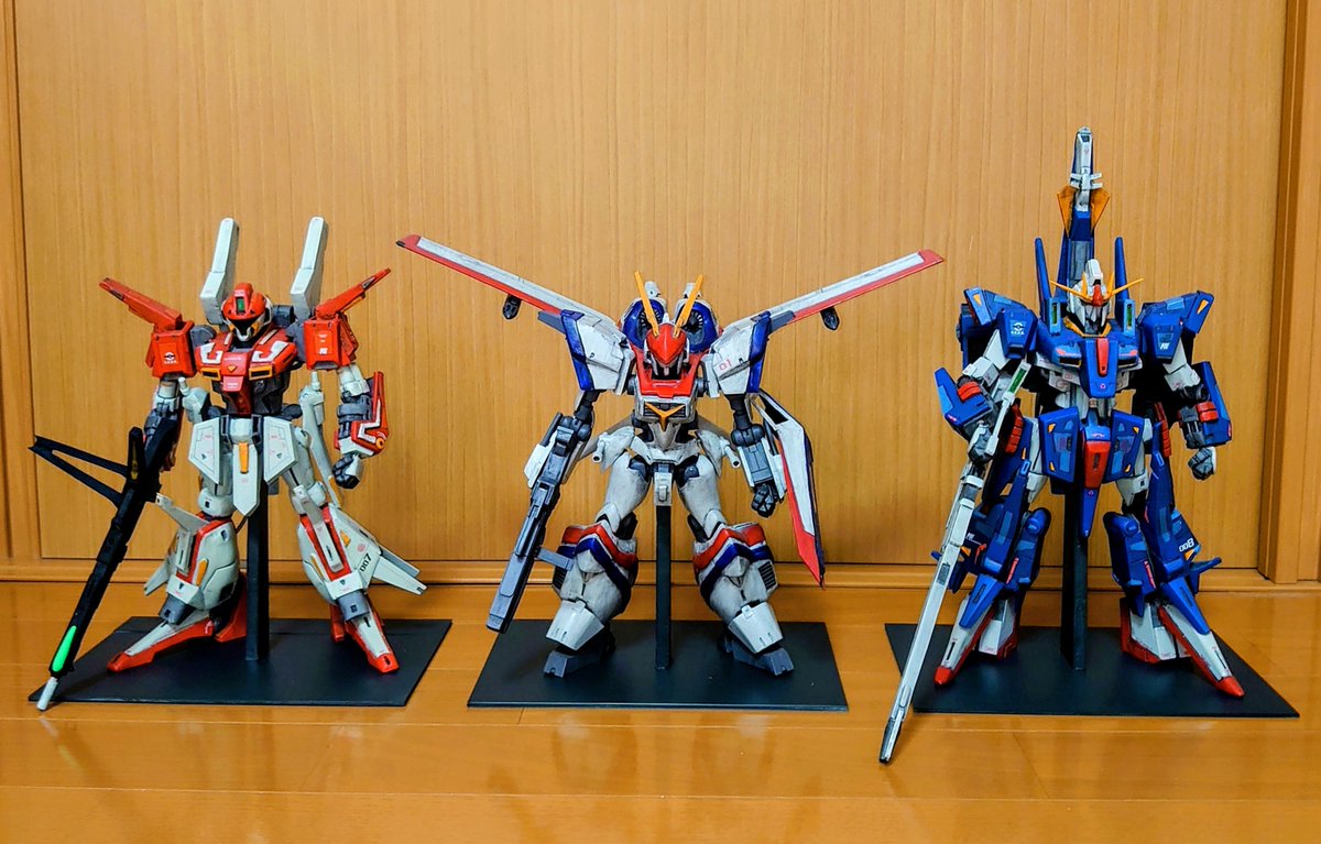 kouryu719's tweet photo. イナズマンが完成し、自分が #IBA模展 に展示するラインナップが揃いました😀

リアルものとして、
【1/100 ドラグナー１】
【1/100 ZⅡ】
【1/100 量産型Zガンダム】

そして、
【デフォルメ特撮ヒーローズ】
以上を持っていきます！
(全てフルスクラッチで市販品なしがウリですw) https://t.co/v8FoZrpY0a