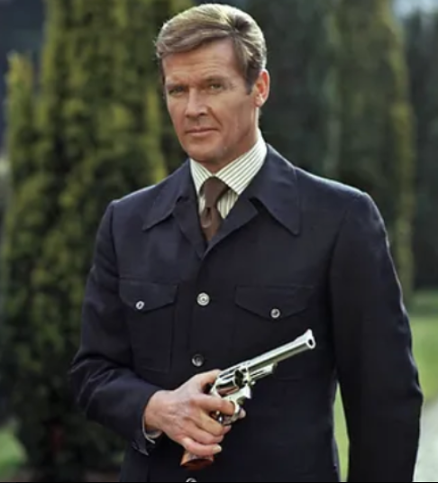 oxley264's tweet photo. ROGER MOORE
as James Bond
LIVE AND LET DIE 1973 https://t.co/ztx7DfqGew