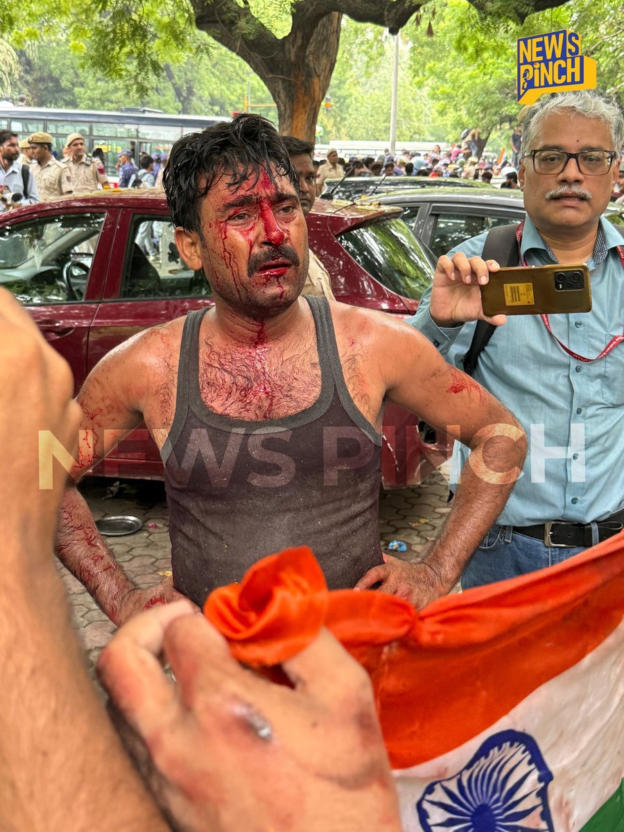 AAP_KA_KAIF's tweet photo. ये युवा किस हिसाब से देशद्रोही लग रहे है?? किस हिसाब से ये धर्म का अपमान कर रहे है??

ये सिर्फ अपनी हक की लड़ाई लड़ रहे है ..

"सिंहासन खाली करो जनता आ रही है"

 #DharmendraPradhanResign #CJPProtest https://t.co/uqgp32LeHN