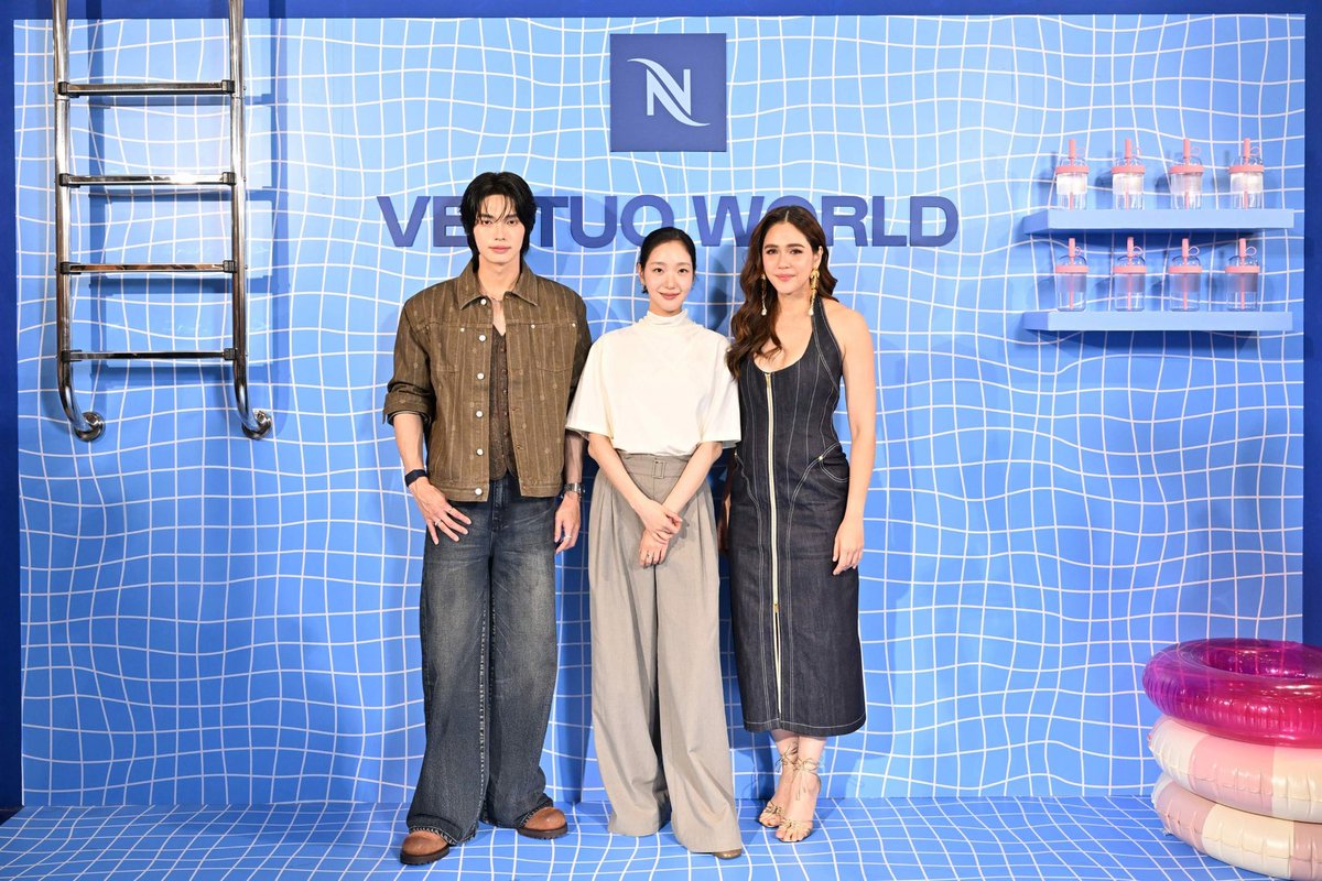 LookAround_TH's tweet photo. เนสเพรสโซ เปิดประสบกา���ณ์ ‘Nespresso Vertuo World’ ชวน ‘คิม โกอึน - ชมพู่ อารยา - วิน เมธวิน’ ร่วม ‘PRESS TO EXPLORE’ ถ่ายทอดโมเมนต์ไลฟ์สไตล์กับกาแฟแก้วโปรด

🔗 https://t.co/QKY56oKLT3

#Nespresso #VertuoWorld #PresstoExplore 
#KimGoEun #김고은
#ChompooAraya
#winmetawin

เปิดประตูสู่โลกใหม่แห่งการค้นพบ เพราะกาแฟทุกแก้วของเนสเพรสโซ พร้อมพาคุณออกไปสัมผัสแรงบันดาลใจ รสชาติ
และประสบการณ์ใหม่ ๆ ได้ในทุกวัน