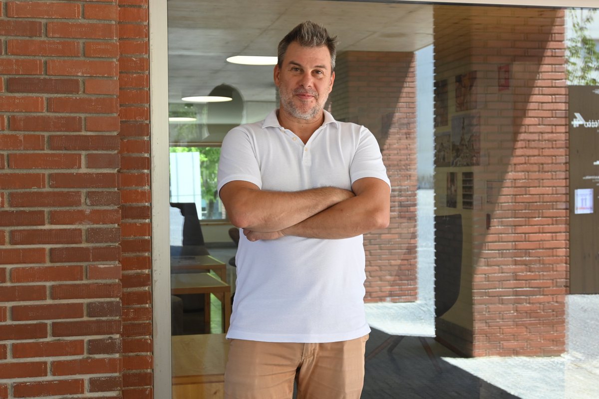 CEI_Iscte's tweet photo. 🎙️ CEI@Media
O investigador @MarceloMoriconi  participou no @90segundosPT, para apresentar o projeto G-Risks, que estuda o impacto das apostas desportivas nos jovens e nos atletas.
📻 Ouça: https://t.co/yft9jMZKmR

#CEI #GRisks #ApostasDesportivas #Investigação https://t.co/c5P62KAFwp