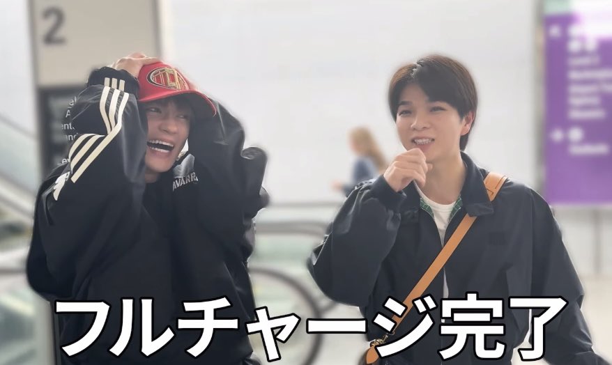 Gdjkyjay's tweet photo. あまりにも4コマ劇場すぎるwwwwwww

#佐野勇斗 #塩﨑太智 https://t.co/y3TSzn0AMm