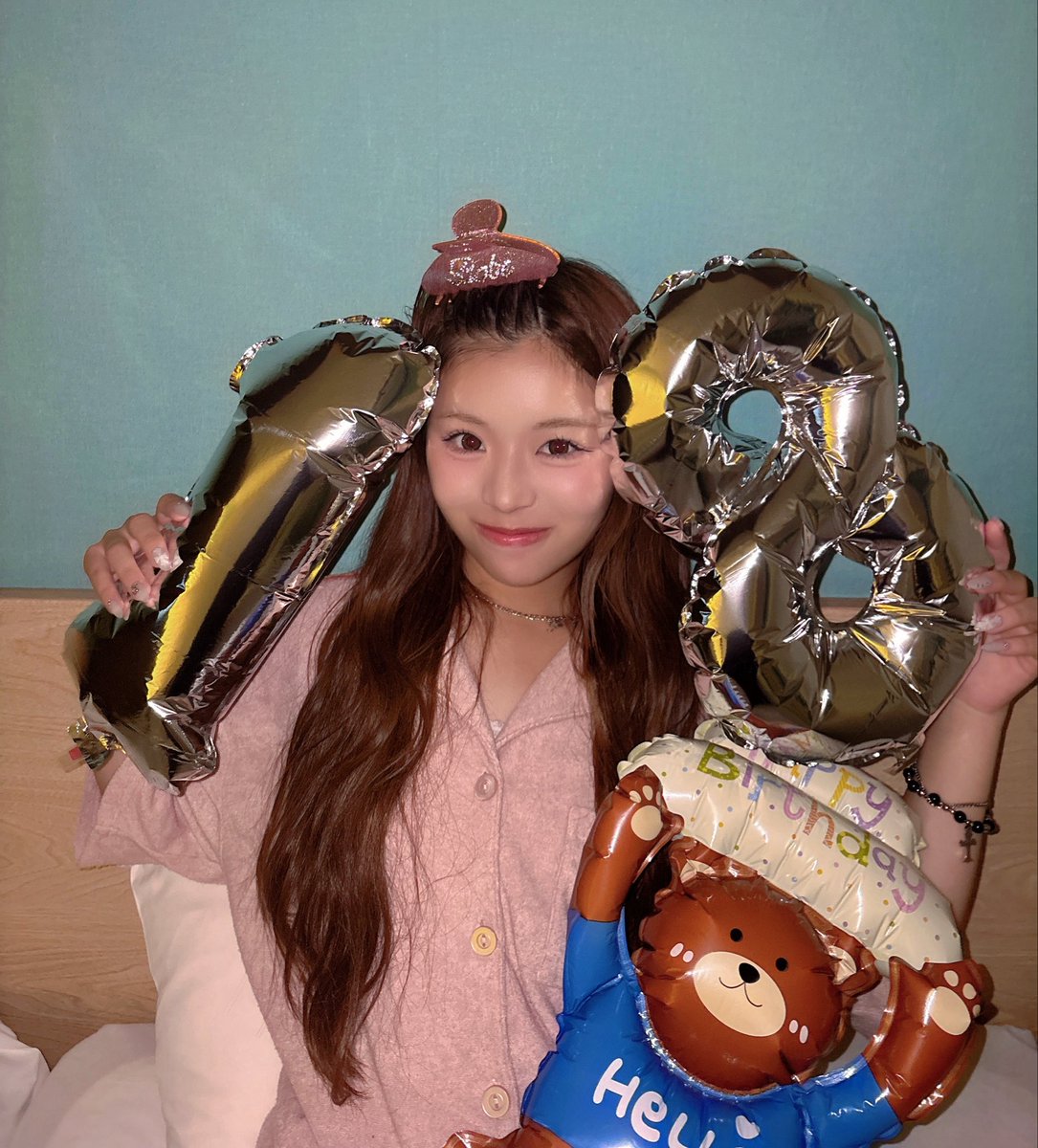 yumayuma0720's tweet photo. 18歳になりました！！！

皆さん沢山のお祝いメッセージありがとうございます🫶🏻😽 https://t.co/cKlLN1TwGU