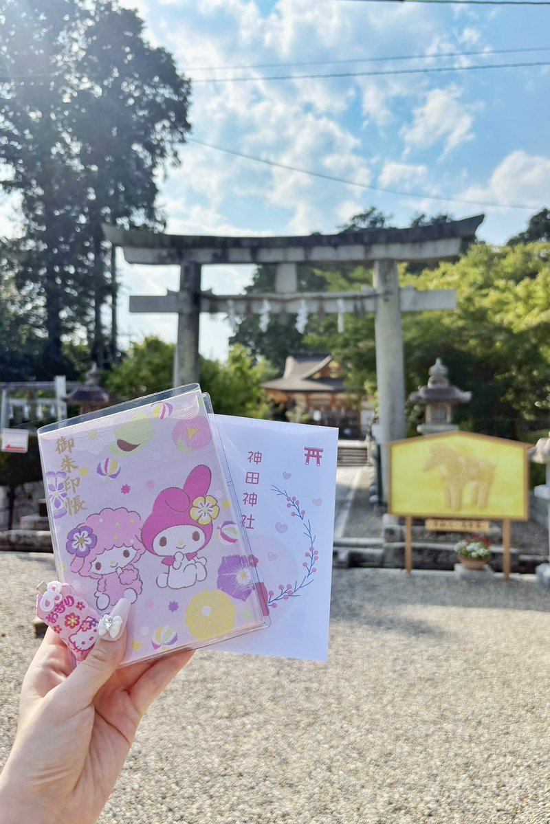 _s2u_u_'s tweet photo. 滋賀県にある神田神社⛩️
大きなクロミちゃんがいたりサンリオの御朱印帳やお守りも( ⸝⸝⸝⌄⸝⸝⸝)♡
私はマイメロちゃんとピアノちゃん柄の御朱印帳とキティちゃんのお守りにした‧₊˚᧔o᧓˚₊‧
わんちゃんも連れてこれる犬にも優しい神社でした🐶 https://t.co/Pz6IvMWWvT