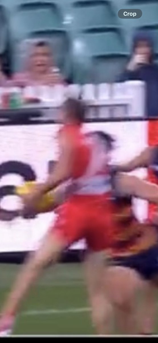 manderovic's tweet photo. Tackle started waist height. 
Swans player dropped down. 

End of. 

But not for the VFL mafia apparently https://t.co/iTa0JcI17Q