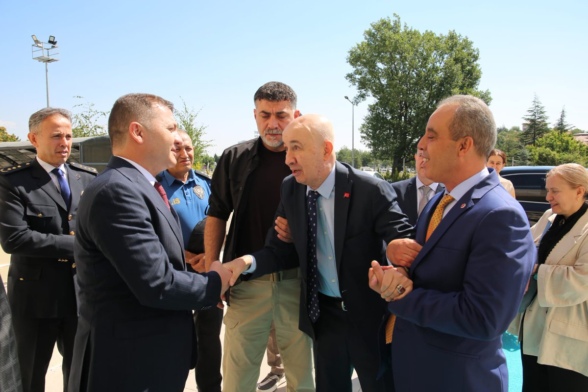 t_aslanresmi's tweet photo. 15 Temmuz Demokrasi ve Milli Birlik Günü münasebetiyle hazırlanan programlara katılmak üzere bulunduğumuz Afyonkarahisar’da, İl Emniyet Müdürlüğümüzü ziyaretimizde meslektaşlarımla biraraya geldik.Ağabeyi olarak yıllarca birlikte çalışıp, omuz omuza mücadele ettiğimiz kardeşim, https://t.co/vo65c3oqaE