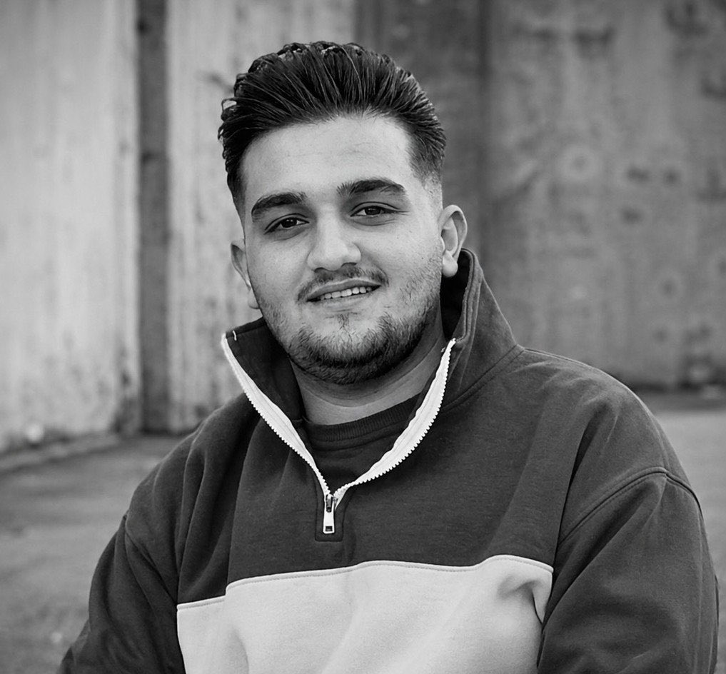 justinforsyth's tweet photo. The Islamic Republic of Iran hanged a 19-year-old, Erfan Esfandiari and 23-year-old Gol Mohammad Mohammadi, in Isfahan's Dastgerd Prison.

They were arrested during the January protests, tortured into confessions, denied a fair trial, and sentenced to death.

No outrage, no media coverage. No human rights rallies. 

Their crime was protesting for freedom.

Other political prisoners face imminent execution in the same prison including: 

Alireza Sepahi,
Abolfazl Sepahi,
Ghaem Hosseini,
Shervin Bagherian,
Amirhossein Safari,
Amirhossein Maleki,
Ali Dashti,
Abolfazl Ebrahimi,
Alireza Raeisi,
and Amirhossein Ebrahimi Analoucheh,