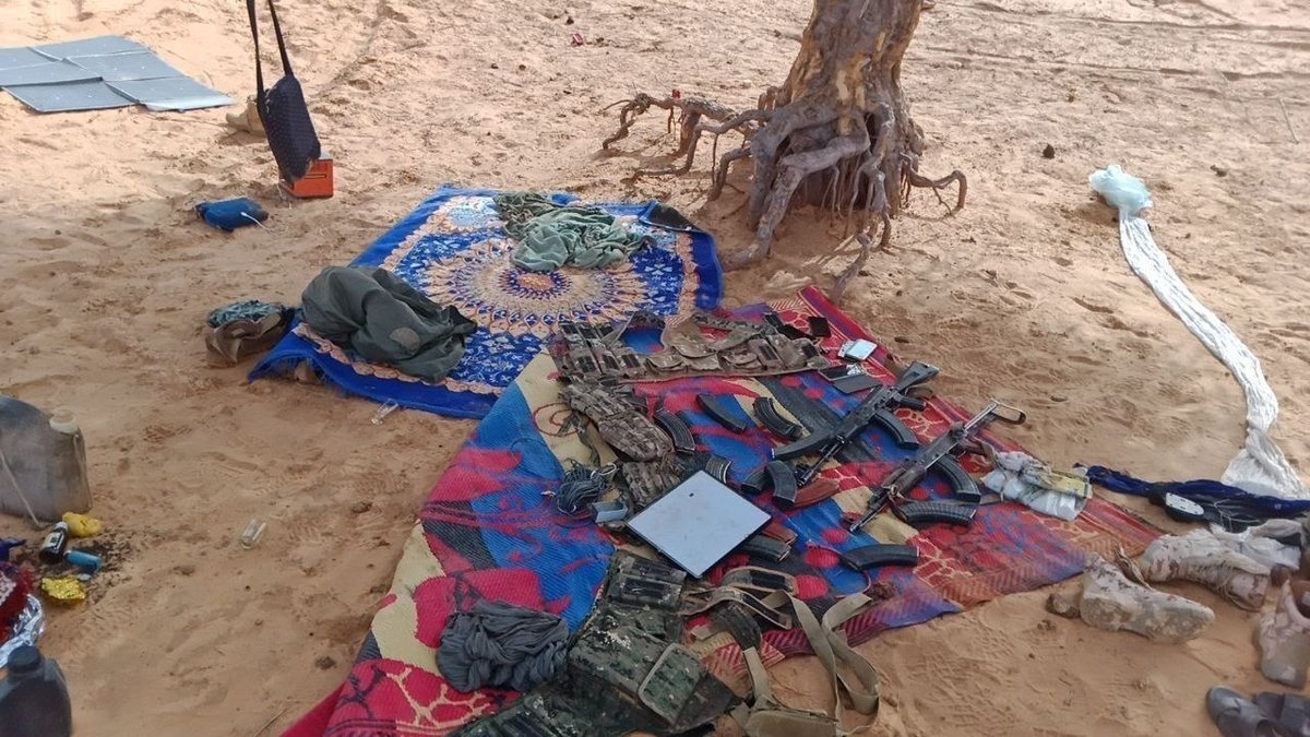 OumarMacalou4's tweet photo. 🦾🇲🇱 🔍 Point de situation : nouveaux éléments repérés dans le secteur d'Alla.
✖️ Neutralisation d’une partie du groupe hostile.
🏃♂️ Survivants en fuite.
🔺L’ennemi court, les FAMA frappent.
#Mali #FAMa #Alla #Paix https://t.co/9Yld0vvZPB