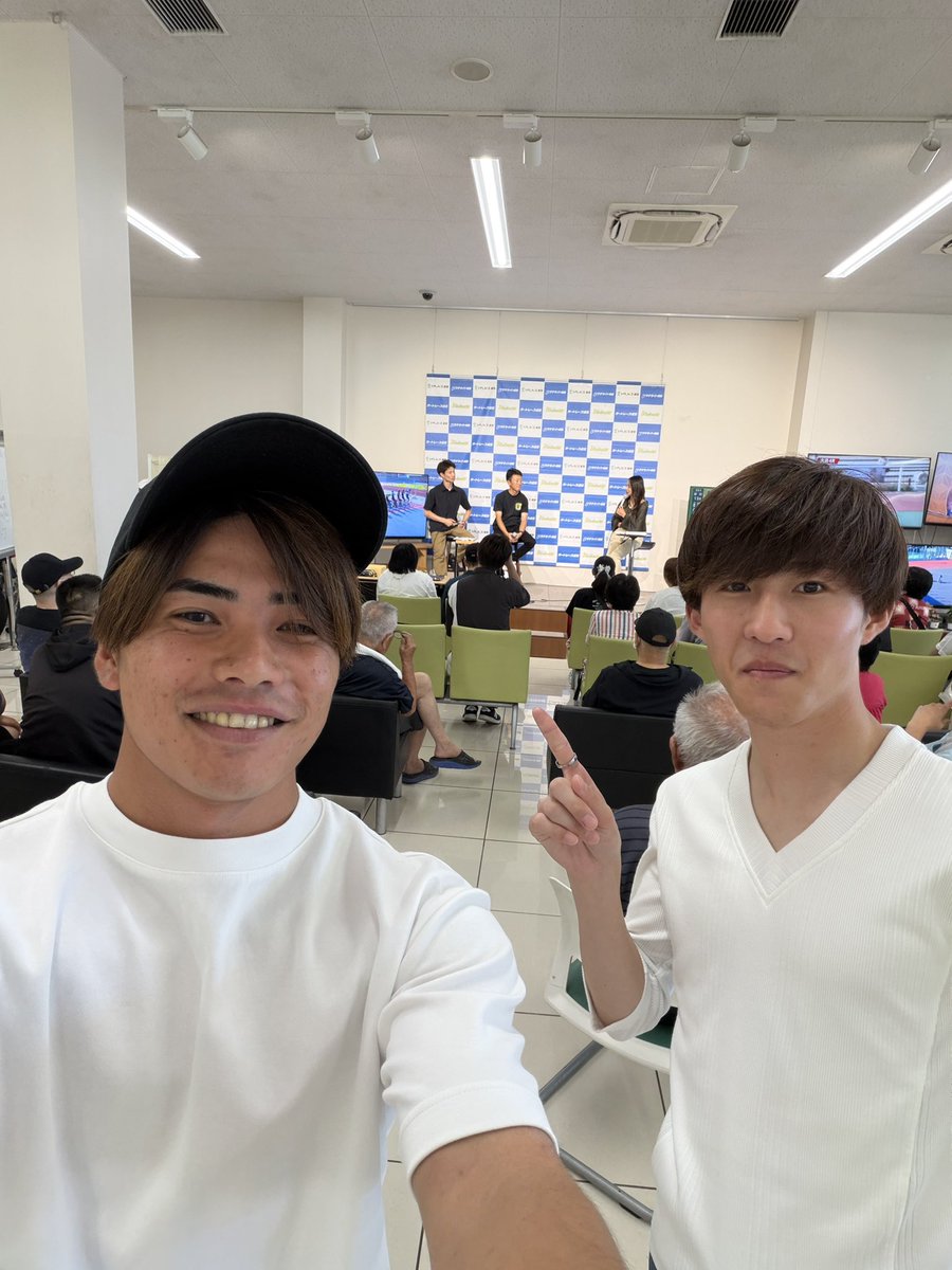 FPan42622's tweet photo. 楽しいトークショーでした😁
師匠は眠そうでした💤 https://t.co/XzvUEhc46W