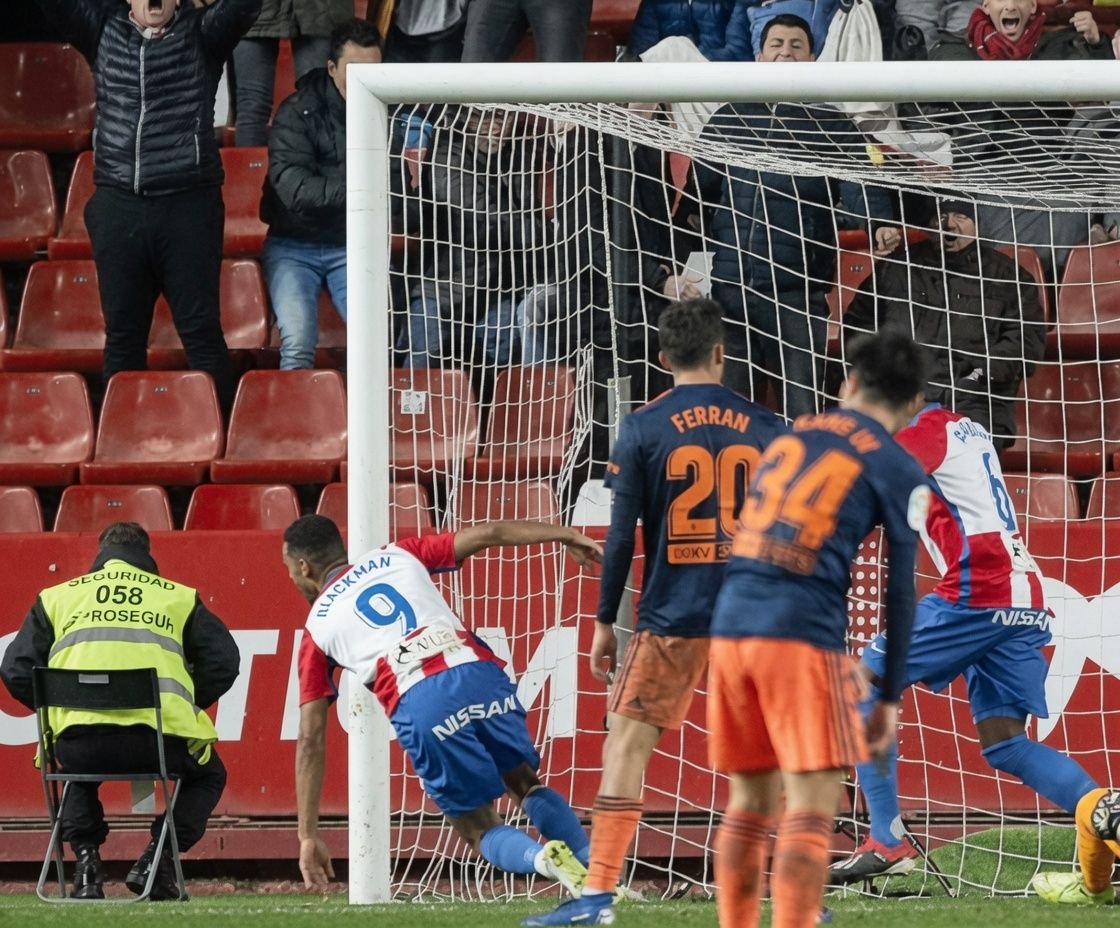 DelPiles's tweet photo. Ferran Torres contemplando un gol de Nick Blackman https://t.co/jaYOow5FT1