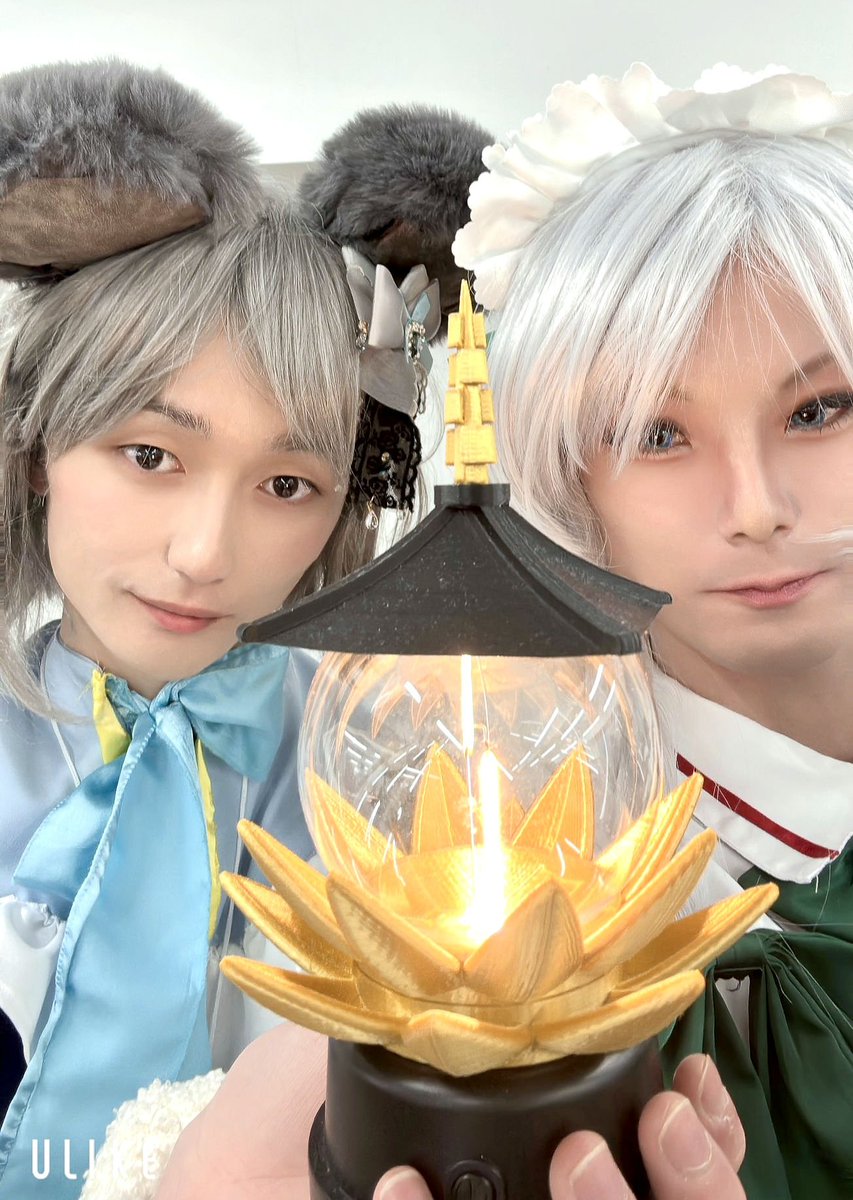 cosplay0419's tweet photo. 横浜東方交流会で光る宝塔を持ってるナズーリンとお写真📸
ナズーリン：@Kongitsune_Fox様 https://t.co/LezPtnJ00k