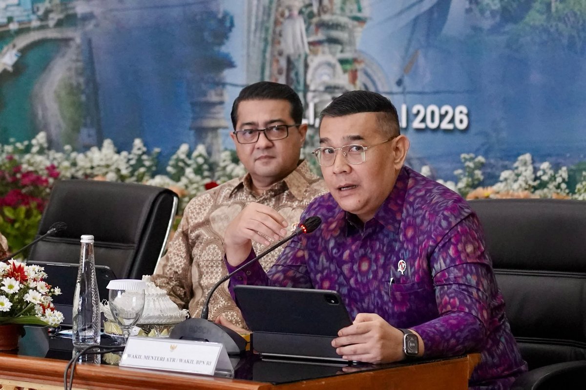 PDemokrat's tweet photo. Rapat koordinasi ini menjadi langkah strategis pemerintah dalam mempercepat pembangunan Bali secara terintegrasi, berkelanjutan, dan berpihak pada kepentingan masyarakat. Sebagai destinasi pariwisata kelas dunia, Bali memiliki peran penting dalam perekonomian nasional sehingga pembangunan harus mampu menjaga keseimbangan antara pertumbuhan ekonomi, kelestarian lingkungan, budaya, dan kearifan lokal.