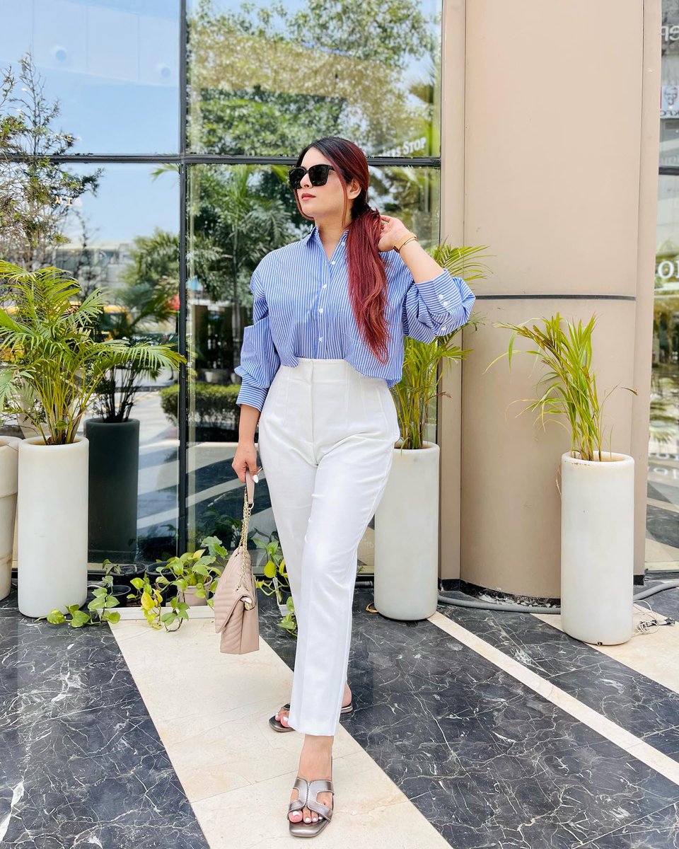 Aaradhyamishra0's tweet photo. Classic pieces. Timeless confidence 🤍💙

#OOTD #StyleInspo #FashionDaily #MinimalStyle #EffortlessStyle #ChicLook #ModernFashion #StreetStyle #FashionBlogger #StyleGoals https://t.co/WdgsMBRdR7