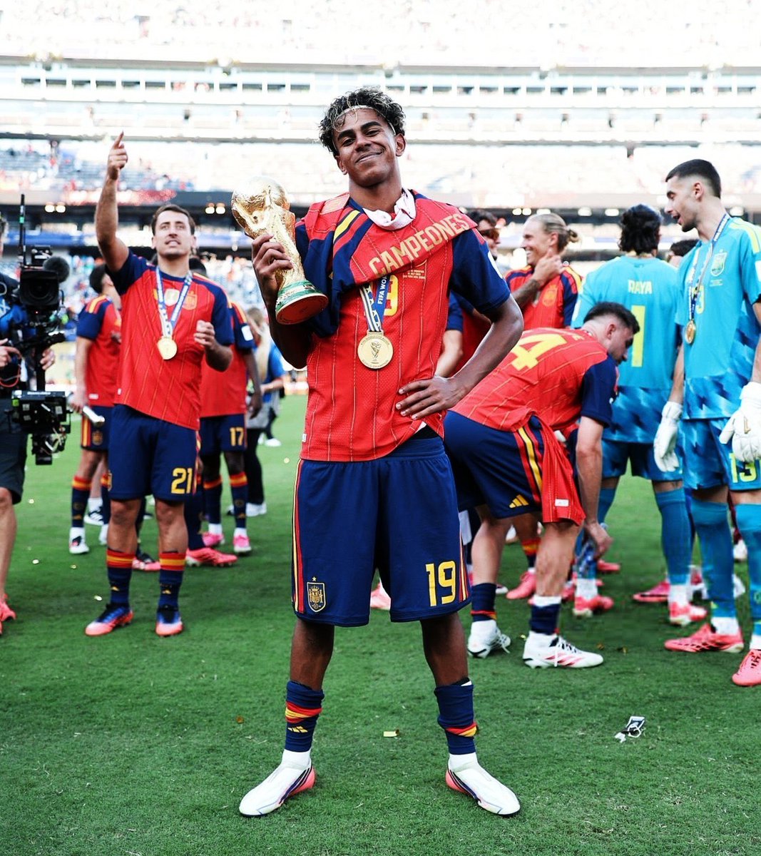 lnstantFoot's tweet photo. HE GANADO LA COPA DEL MUNDO ABUELA. 🏆🥹🇪🇸 https://t.co/Z3mpQwMnWK