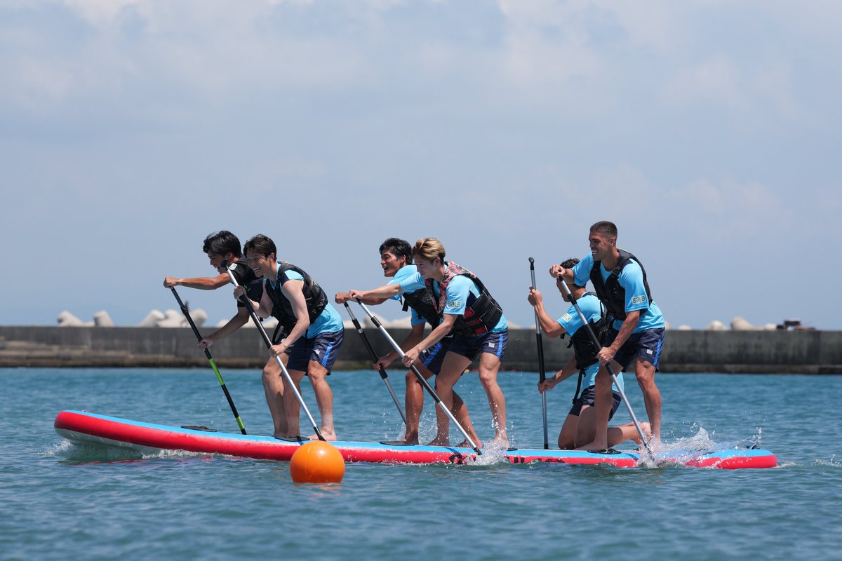 Jubiloiwata_YFC's tweet photo. 𝗢𝗠𝗔𝗘𝗭𝗔𝗞𝗜 𝗖𝗔𝗠𝗣 🌊
🌊 | 𝗕𝗜𝗚 𝗦𝗨𝗣

チームで息を合わせ、BIG SUPに挑戦🏄‍♂️

声を掛け合い、バランスを取りながらゴールを目指しました💪
笑顔あふれる時間も、チームづくりの大切な一コマ😆

#静岡カントリー浜岡コースアンドホテル
#御前崎市 #ジュビロ磐田 https://t.co/0ah3Hzj0PC