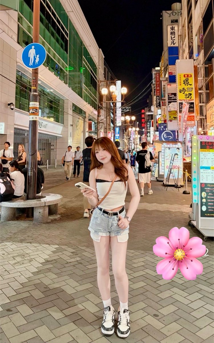 Rin4os5's tweet photo. ベトナムから初めて日本に来た女の子です。みんな、私に会いに来て💕💕💕💕 https://t.co/nwUHbFisM1