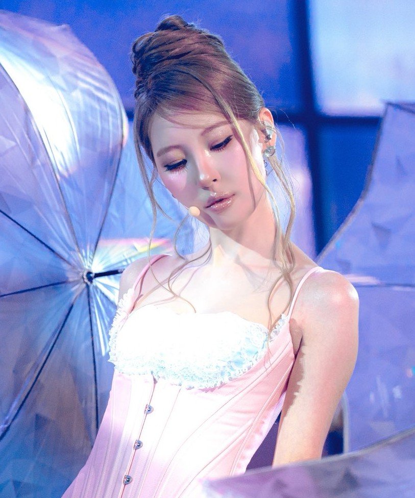 HourlySunmi's tweet photo. Sunmi is an actual fairy https://t.co/EZvKPFAb8a