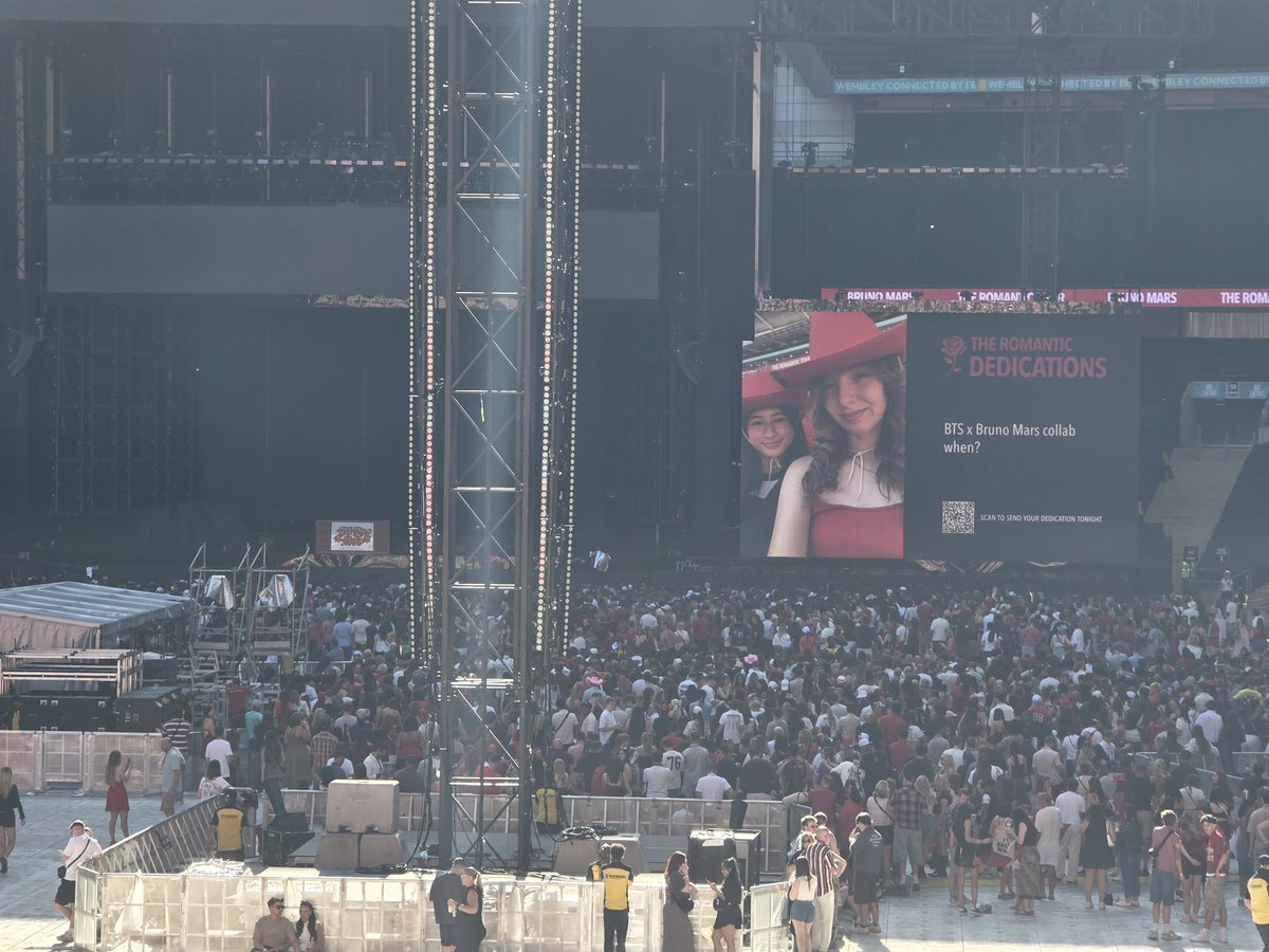 cayojuliolacer's tweet photo. @explorer0606 Ayer estaba en Wembley en un concierto, cada vez que salía el nombre de España en los paneles aplaudían, abucheando a Argentina.
Personas de todo el mundo. https://t.co/9cR1S47RdV