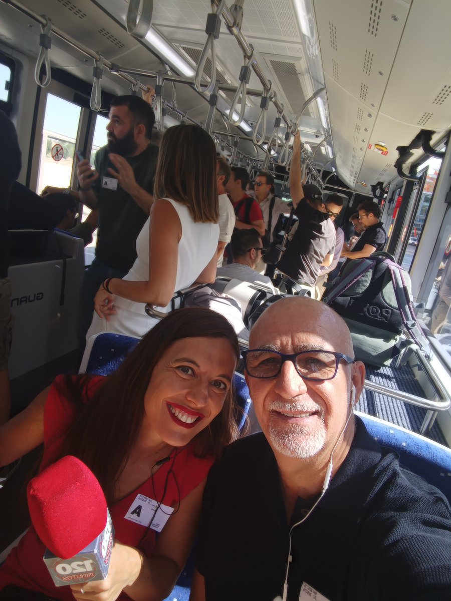 MariaSaizM's tweet photo. En el bus de prensa, en la pista del aeropuerto para recibir a la #SeleccionEspañola @qqfalcon @120minutosTM @telemadrid https://t.co/7Ka12QDYld