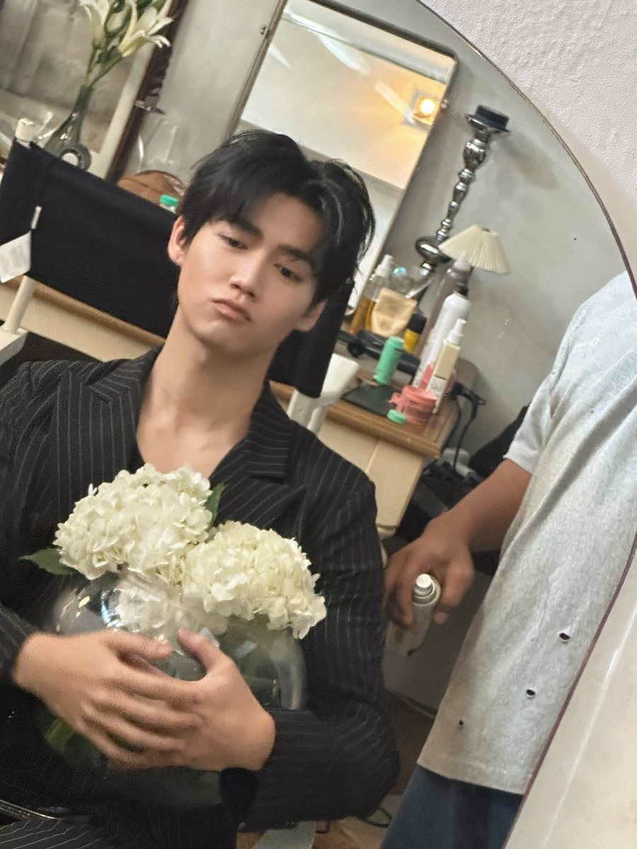 capitalfluke's tweet photo. Can't you see I love you?🤵🏻 https://t.co/bJmOQfvl6S