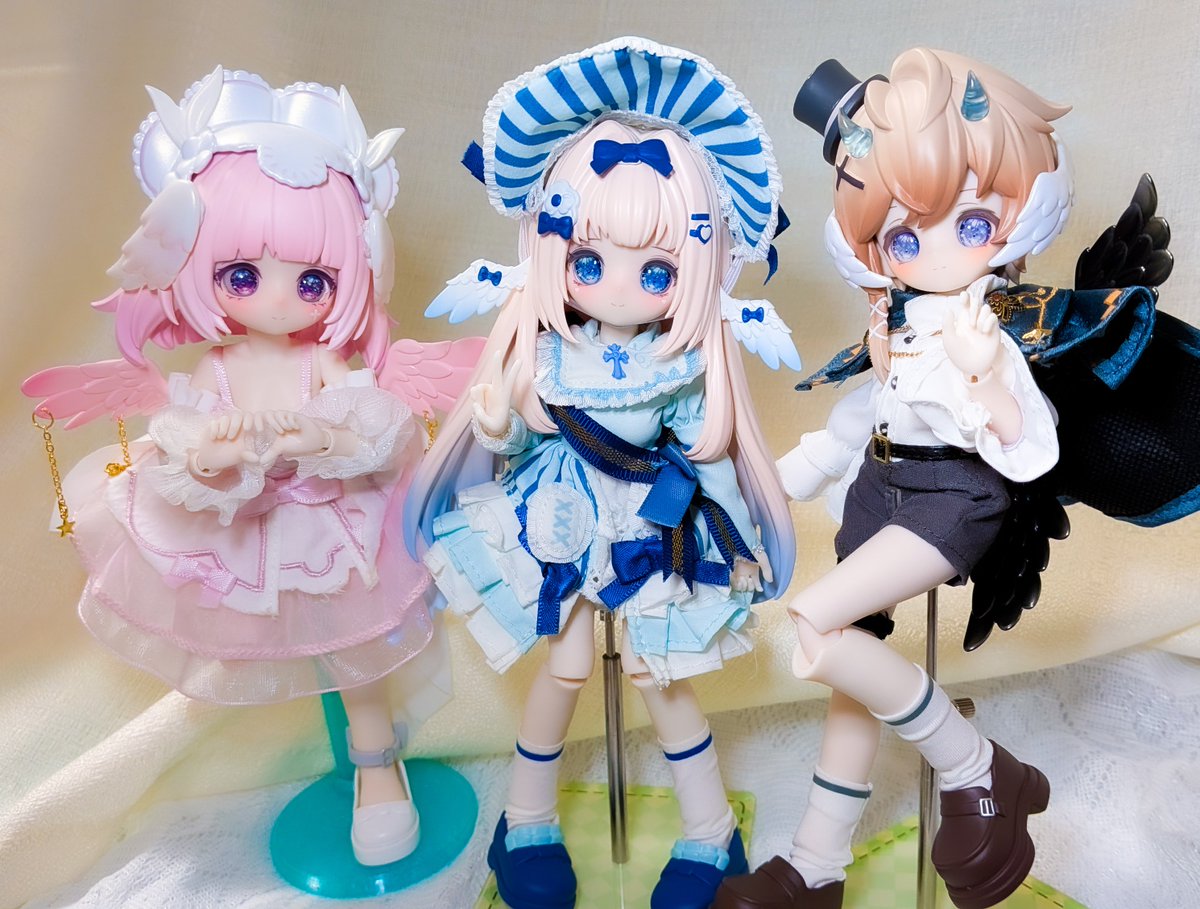nmndotcom_doll's tweet photo. ヘッドと同じ日に注文した #深海瞳 届いてたので、我が家の #光与影 たちに装着！
これで全員キラキラおめめや〜✨

大きいのはニーナちゃん用！
一回寝るので次起きた時につけます👏

#ブラインドドール
#ドールオーナーさんと繋がりたい https://t.co/wNRUE6NTXj