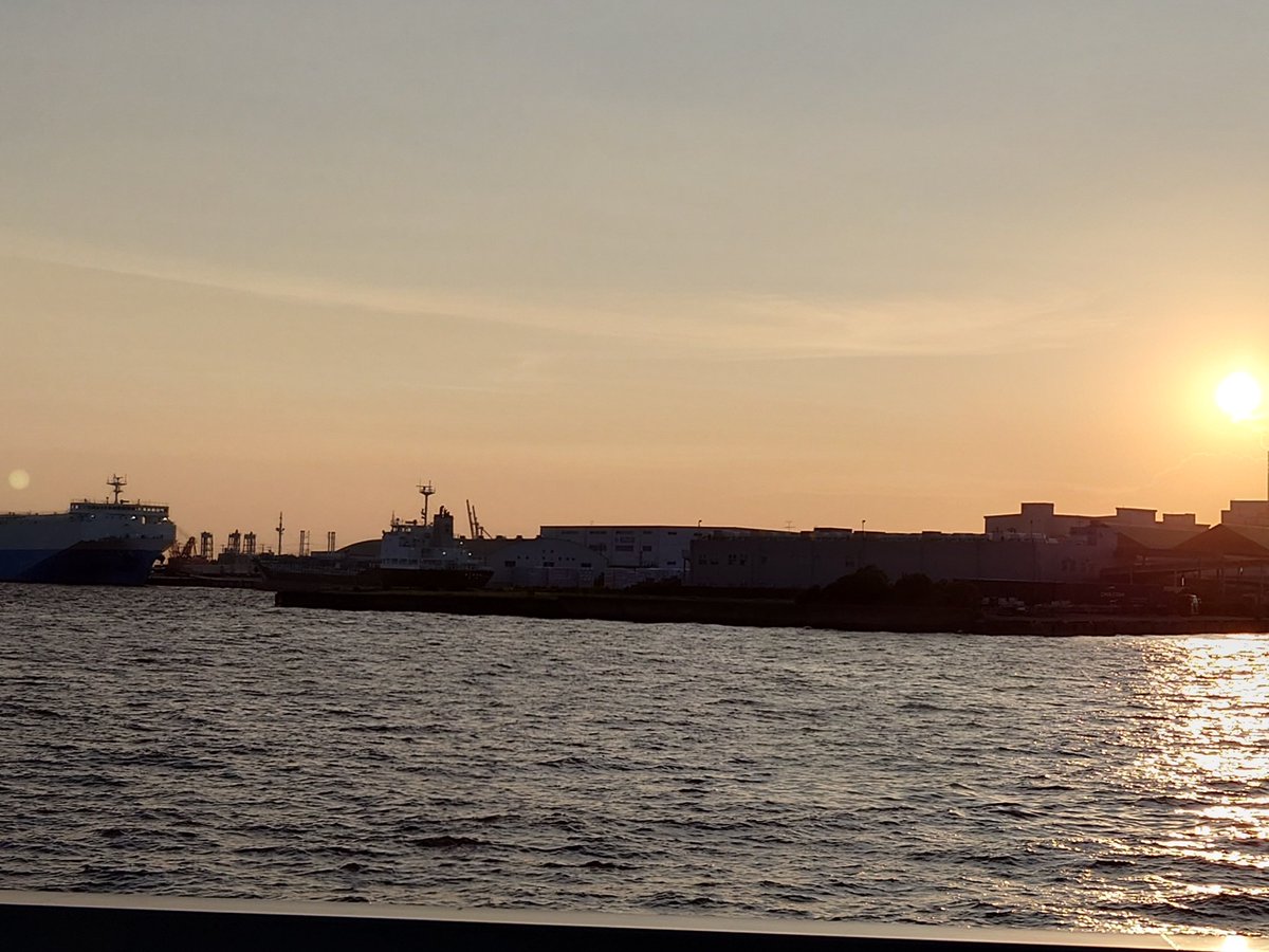 tryaegastrayp01's tweet photo. せっかくなので海沿い歩いてきた
いい景色だった
魚食べたい気分になった https://t.co/0FjDH4UhGM