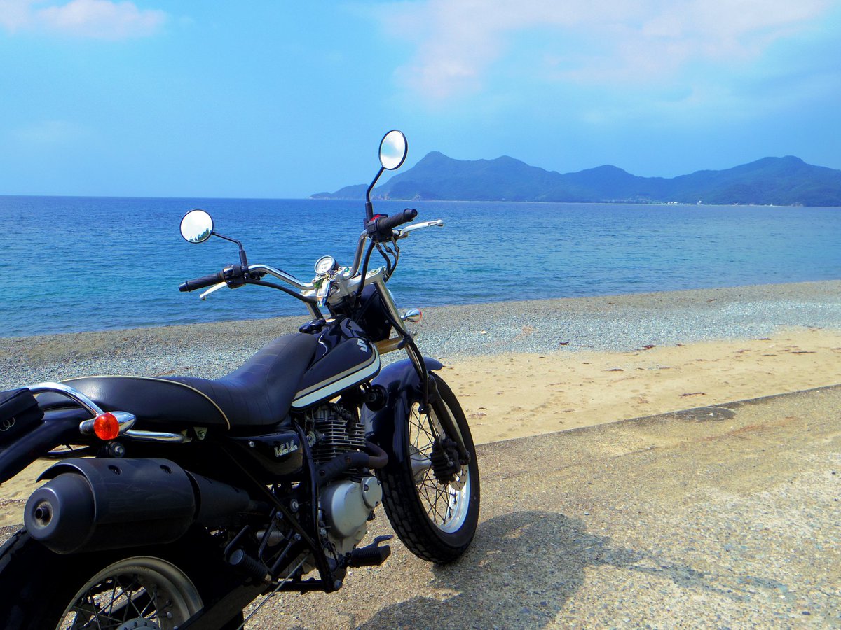 Hituzimoe's tweet photo. バイクで長門市の老舗和菓子店へかき氷を食べに行ってきました。
ひんやり冷たいフワフワ抹茶かき氷、めちゃめちゃ美味しかったです(⁠≧⁠▽⁠≦⁠)
近くの綺麗な海にも癒されました♪♪

#村岡湖月堂仁三郎
#只の浜
#海の日
#バンバン200
#バイクのある風景
#PENTAX https://t.co/ofgPOuYnqJ