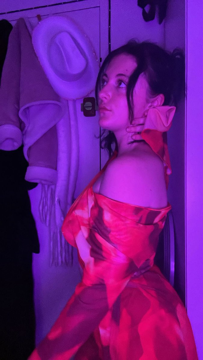 jadeLilliss's tweet photo. Dis-moi 

Je peux venir t’embêter en privé ?🤭❤️ https://t.co/4gtDjjVvpu