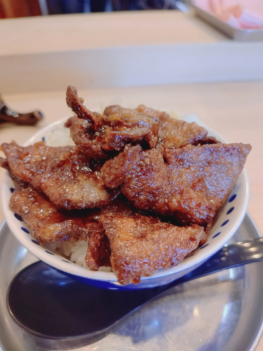 Apricot528's tweet photo. すばる食堂さんのなすびたしと純レバ丼。
なすびたし甘辛くてナスもたっぷりで美味しかった！
純レバ丼も味付け最高👍
次回はお盆に。 https://t.co/3yojzao6mQ