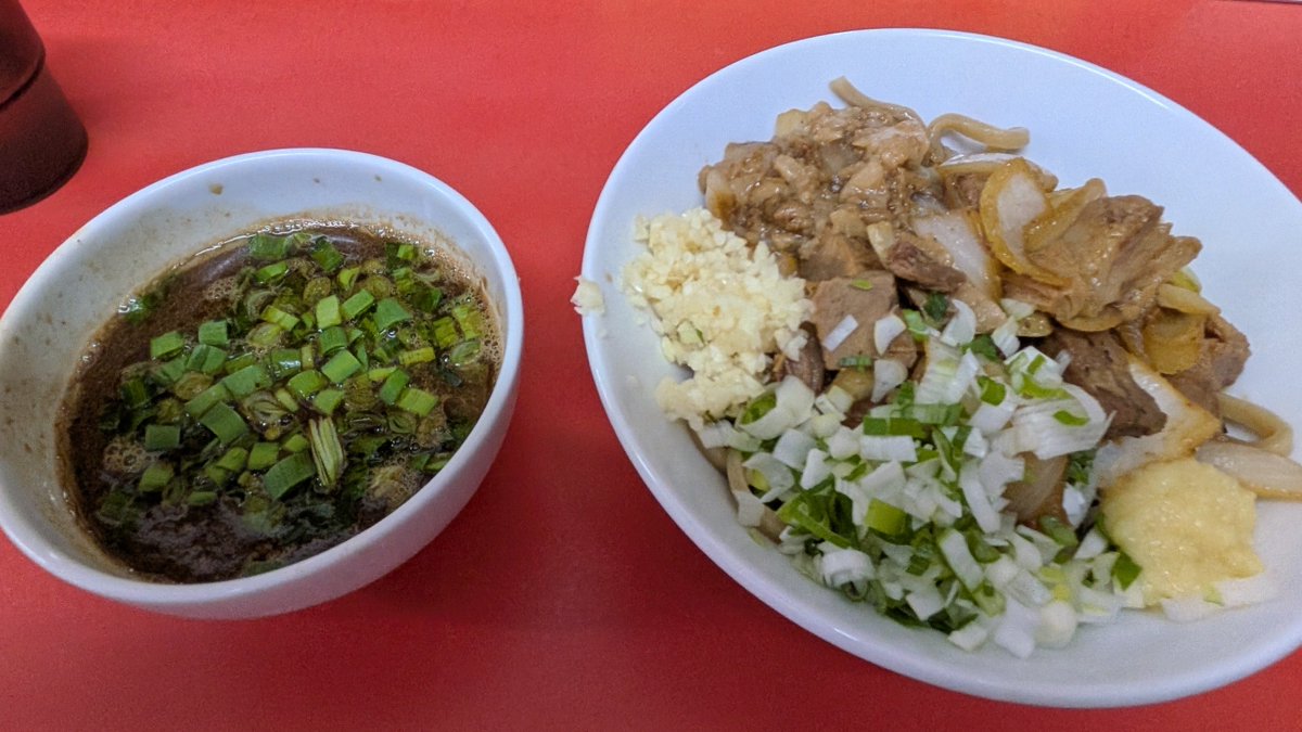 pocotan_MB's tweet photo. スタミナブラックつけ麺 at らー麺 ぶたのジョー。

月曜特別営業！
スタミナブラックでつけ麺は新鮮
ニラたっぷりつけ汁で！  #毎日がラーメン https://t.co/kxvasZYbT8