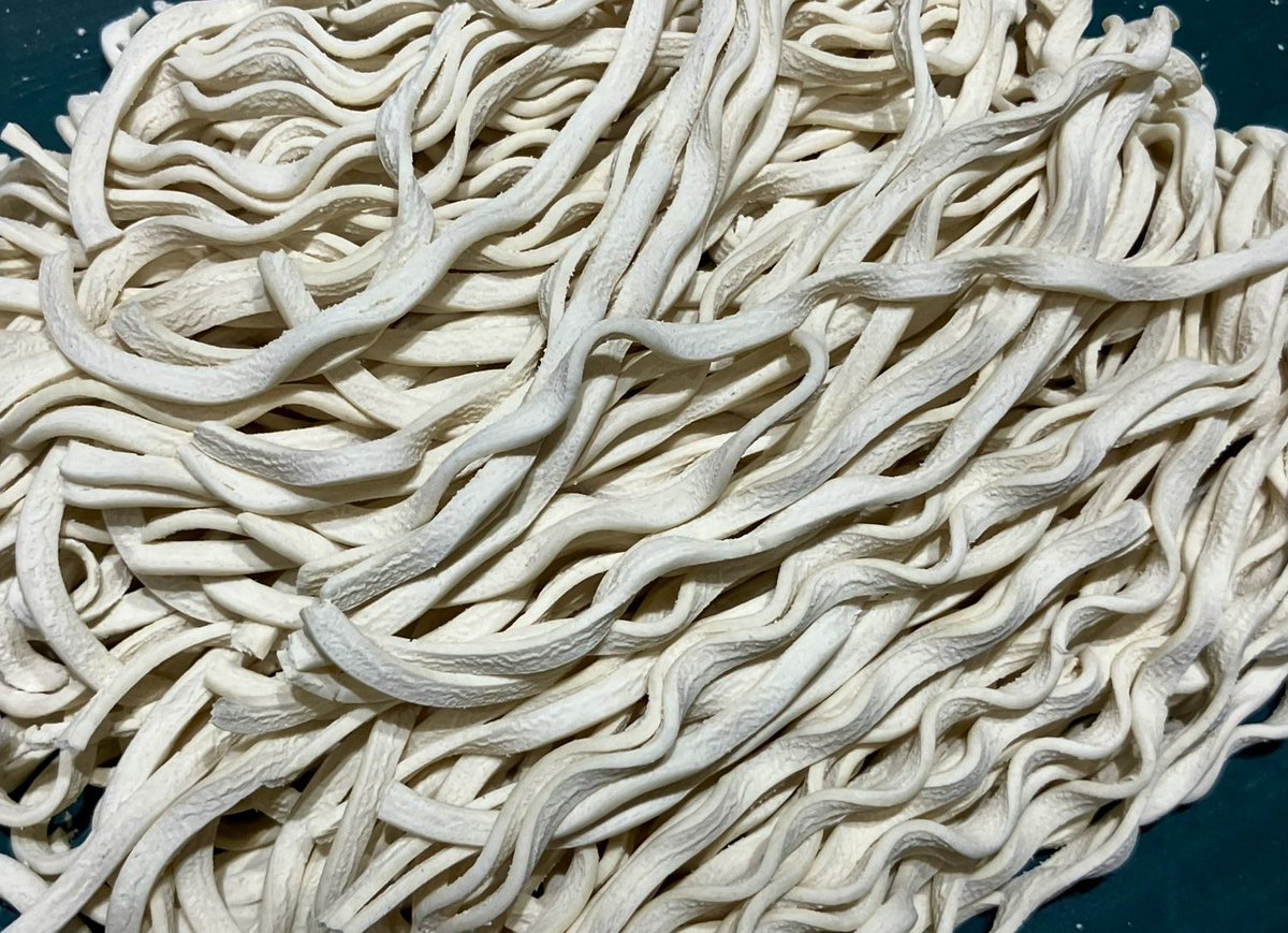 ramen_r_nagai's tweet photo. 📢お知らせ📢

長居店
只今より麺をマチュリテに切り替えます‼️

以前までのオーション麺はゴワゴワした食感が特徴でしたが
マチュリテ麺はモチモチした食感のものになります😋

ぜひ違いもお楽しみください✌️ https://t.co/fIEXvpXNEE