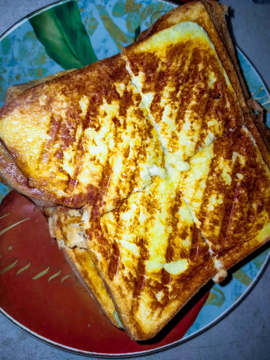 ordmemoar's tweet photo. bikin roti panggang pisang https://t.co/YE9uAE25Z3